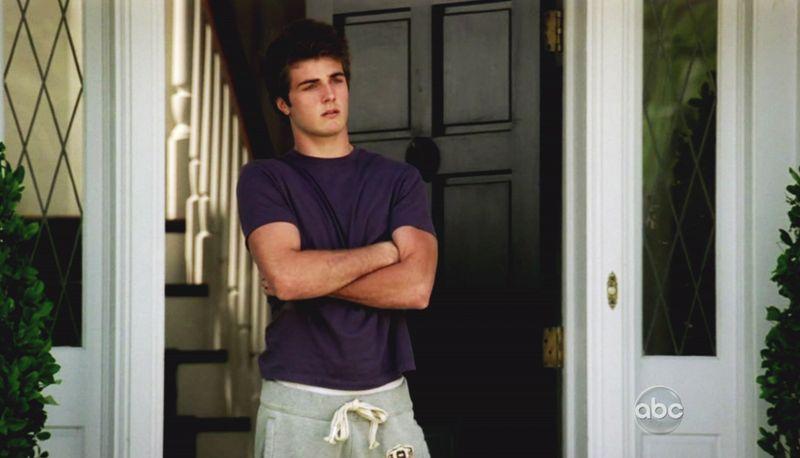 Beau_mirchoff_desphousewives_0_ _1.jpg