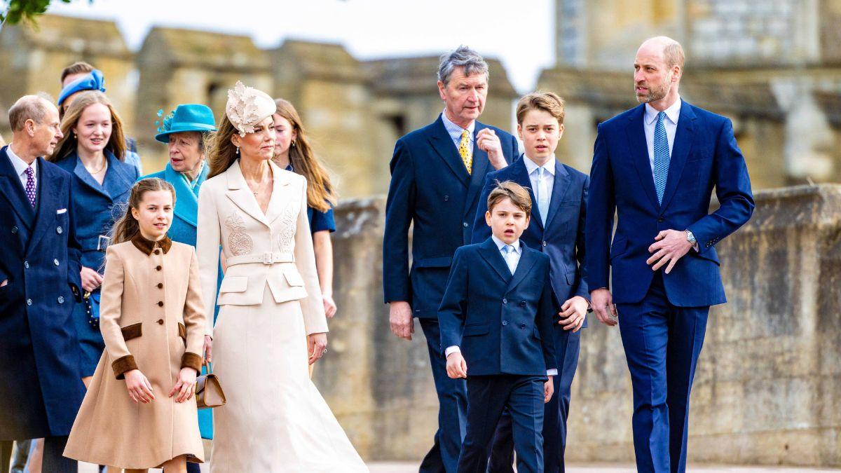 image of royal family