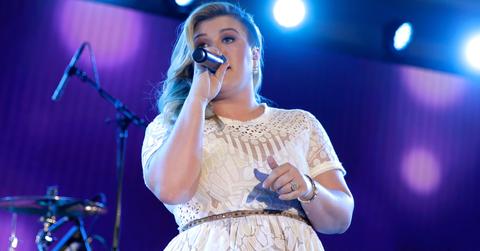 Kelly clarkson voice breaks video