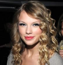 2009__12__taylorswift 217×225.jpg