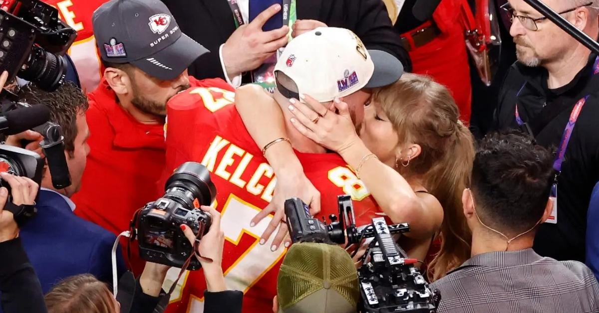 Photo of The employee said meeting Swift and receiving the generous gift made her family's holiday special.