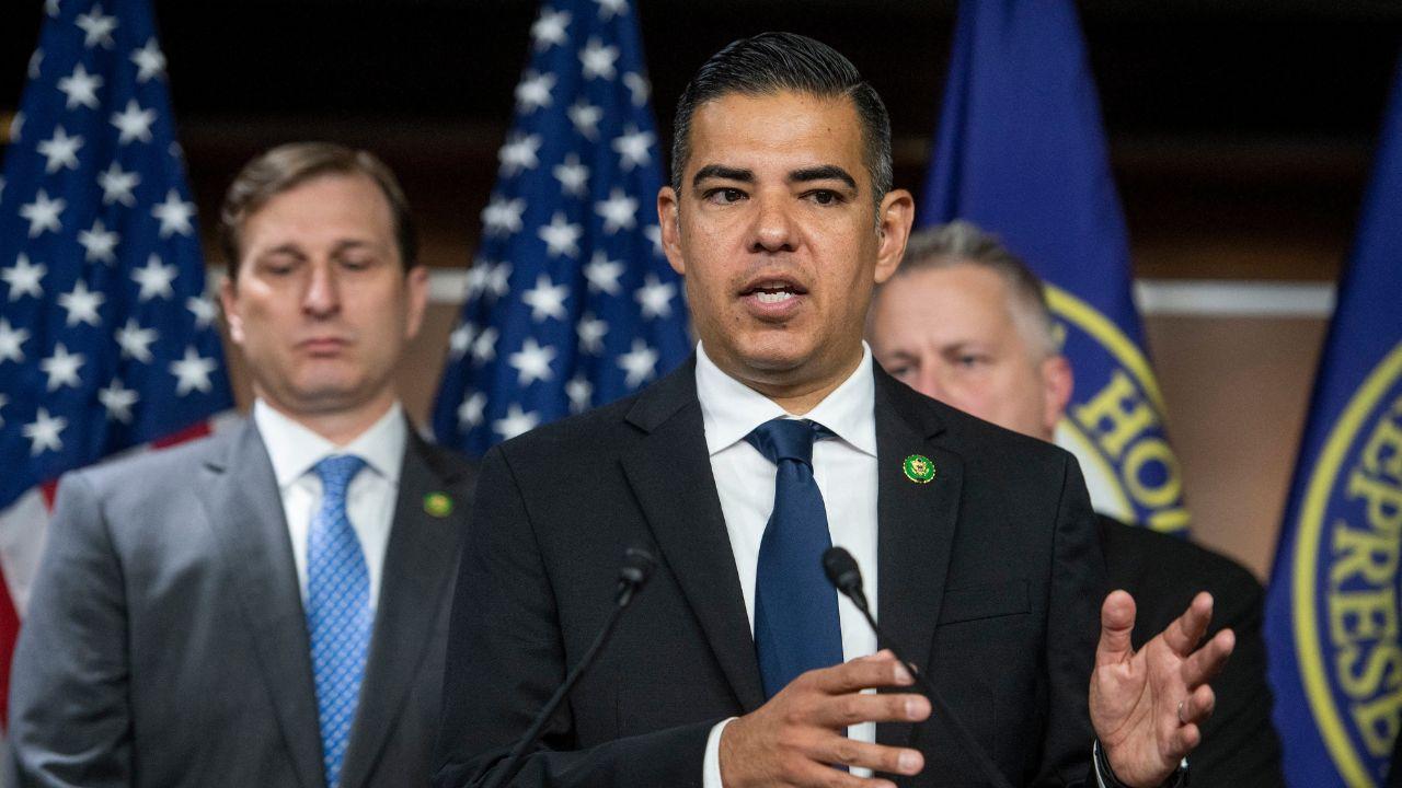 Photo of Robert Garcia represents Gonzalez.