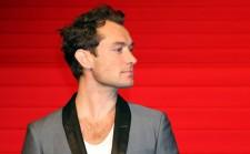 2010__02__898_Jude_Law_Feb18 225×139.jpg