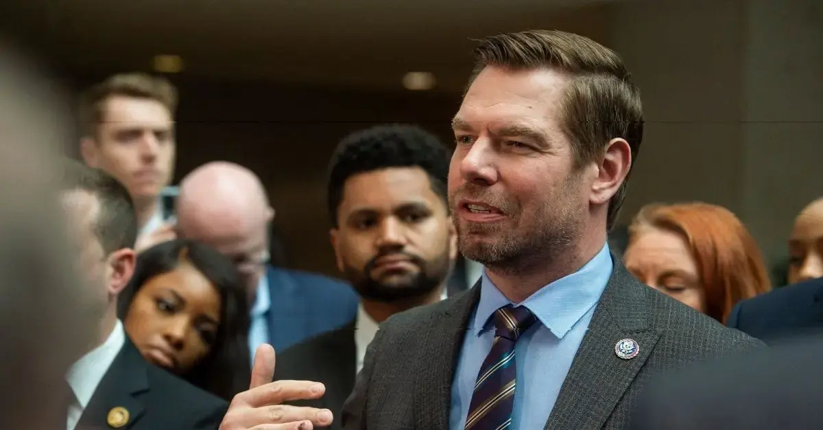 image of The political guru apologized. 