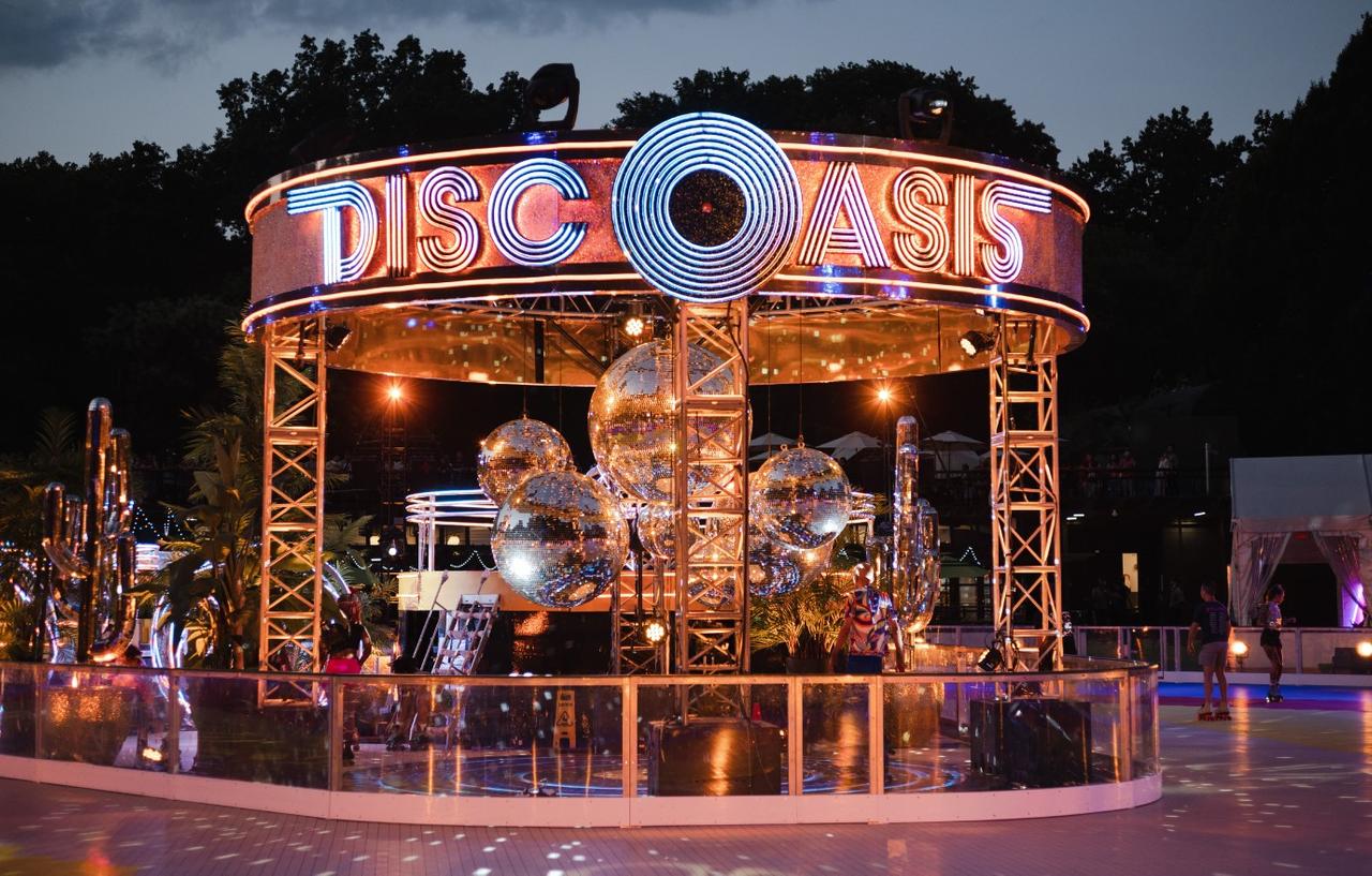 Madonna Attends N.Y.C. Roller Rink Party With Twin Daughters(02)