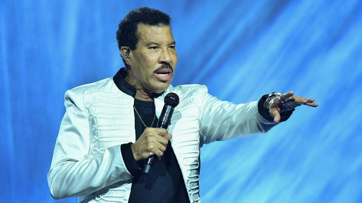 Lionel Richie Hospitalized After Falling Ill, Exiting Stage Mid-Concert