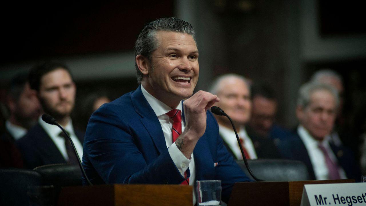 Image of Pete Hegseth allegedly refused to hold a drink for Jesse Watters during the recent White House state dinner.