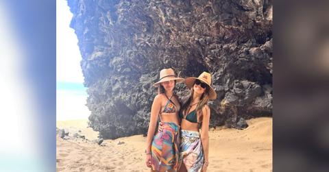 Photo of Jessica Alba with a friend