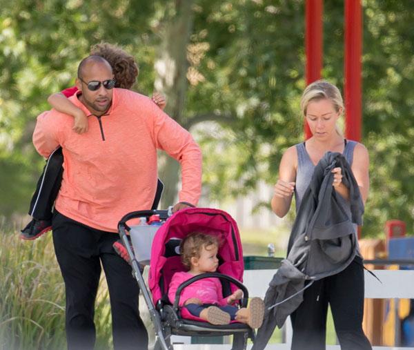 Kendra wilkinson hank baskett park outing1