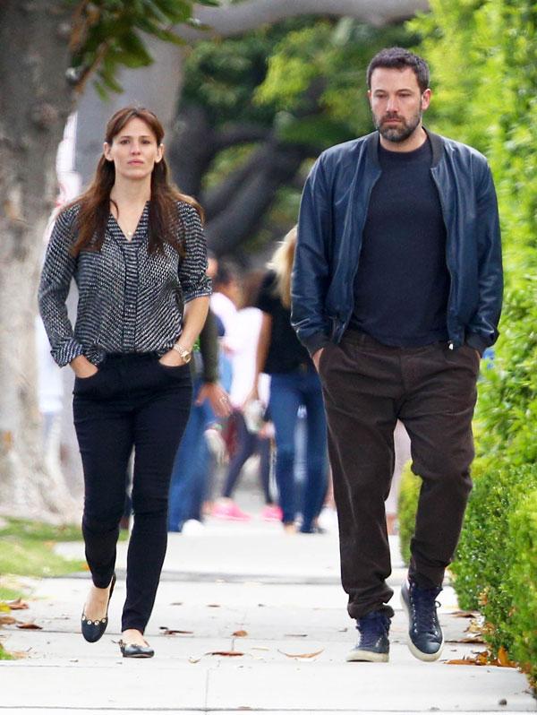 Ben affleck jennifer garner separate move out divorce akm