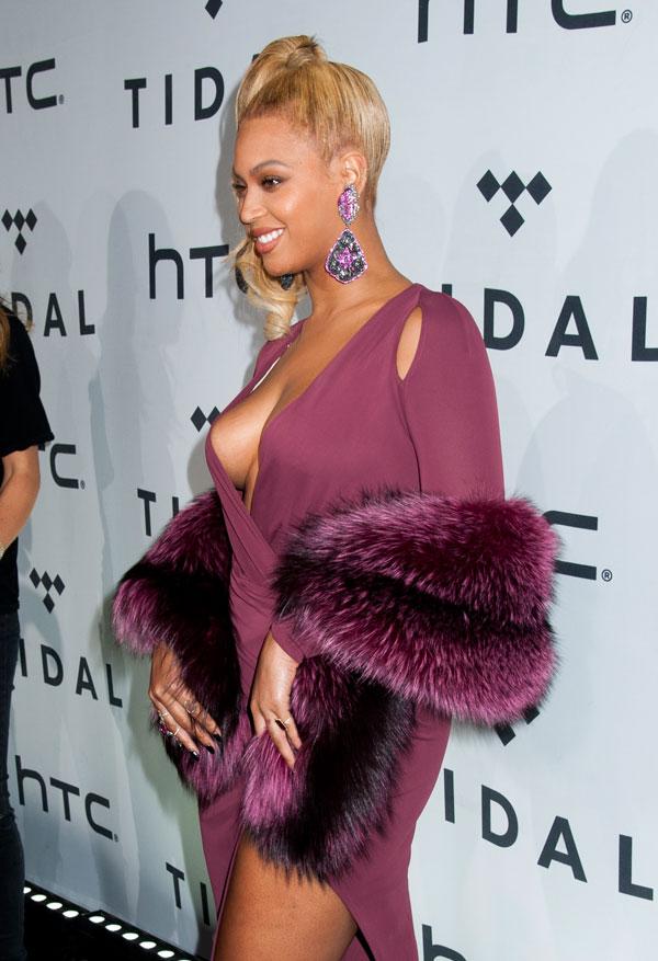 Beyonce Nearly Suffers Nip Slip At Tidal Performance — See The Close-Call  Photos!