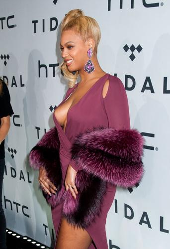 Beyonce Nearly Suffers Nip Slip At Tidal Performance — See The Close