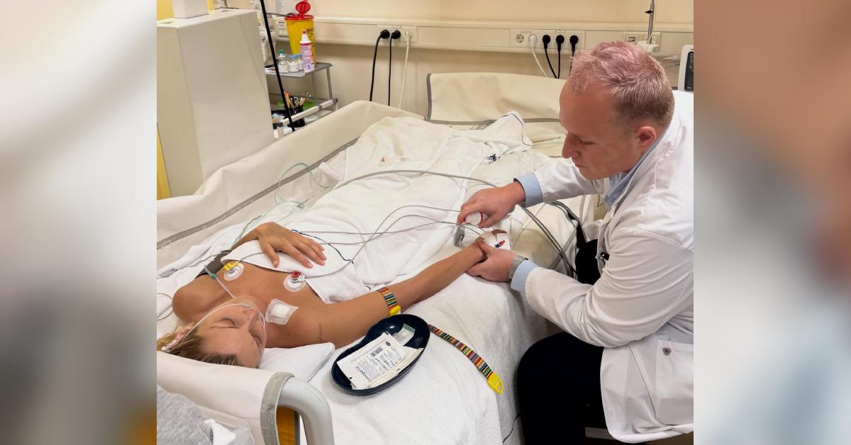 Image of Bella Hadid concerned fans after she shared a photo of herself in the hospital. 