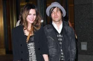 2010__09__Ashlee_Pete_Sept8_main 300×198.jpg