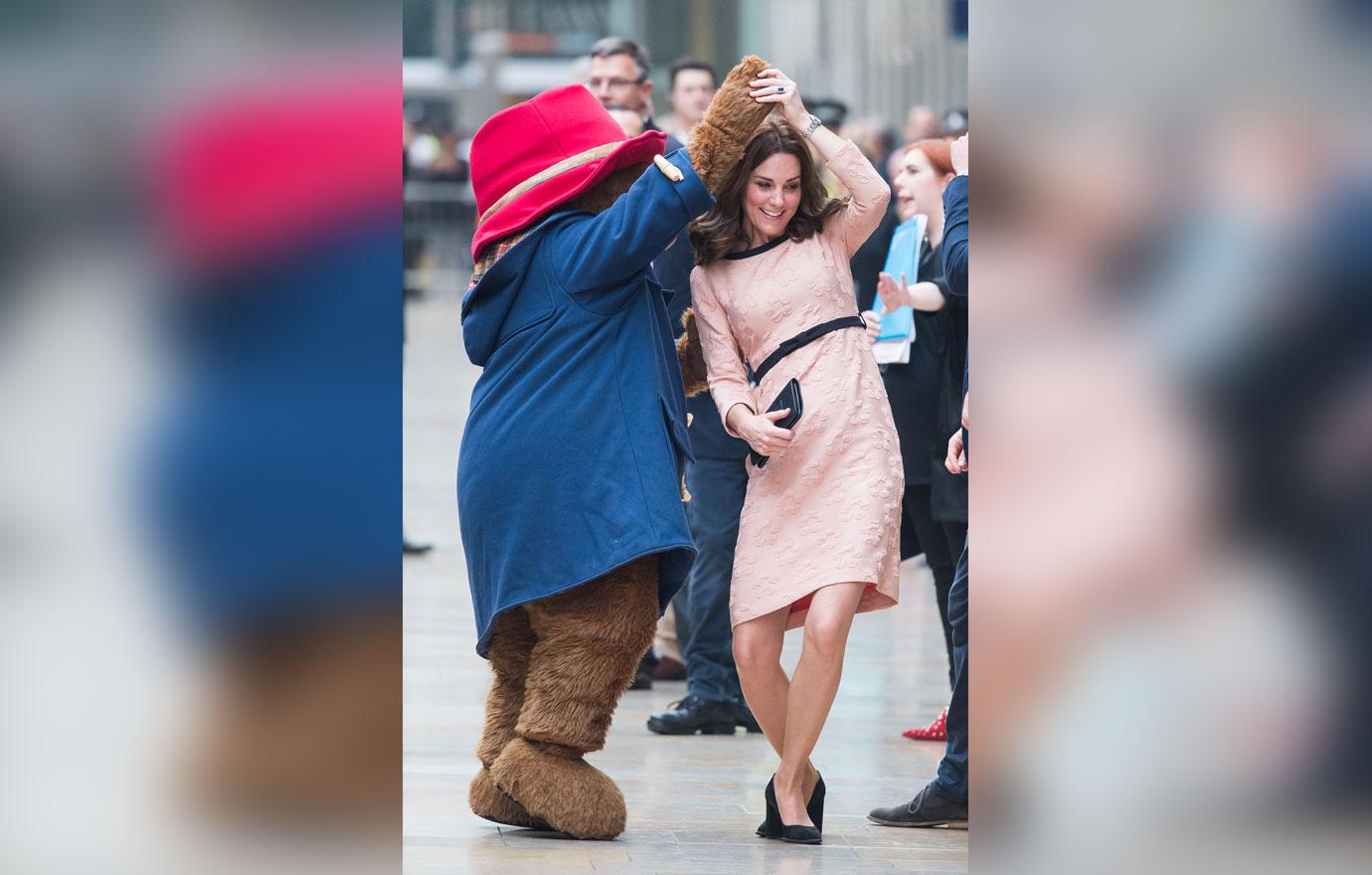 kate middleton pregnant dances paddington bear pics 03