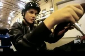 2011__04__Justin_Bieber_Fantasy_Factory_April5news 300×199.jpg