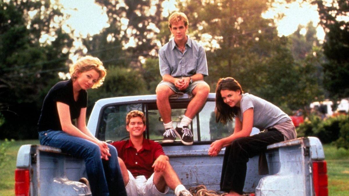 Image of James Van Der Beek privately battled stage 3 colorectal cancer since August 2023.