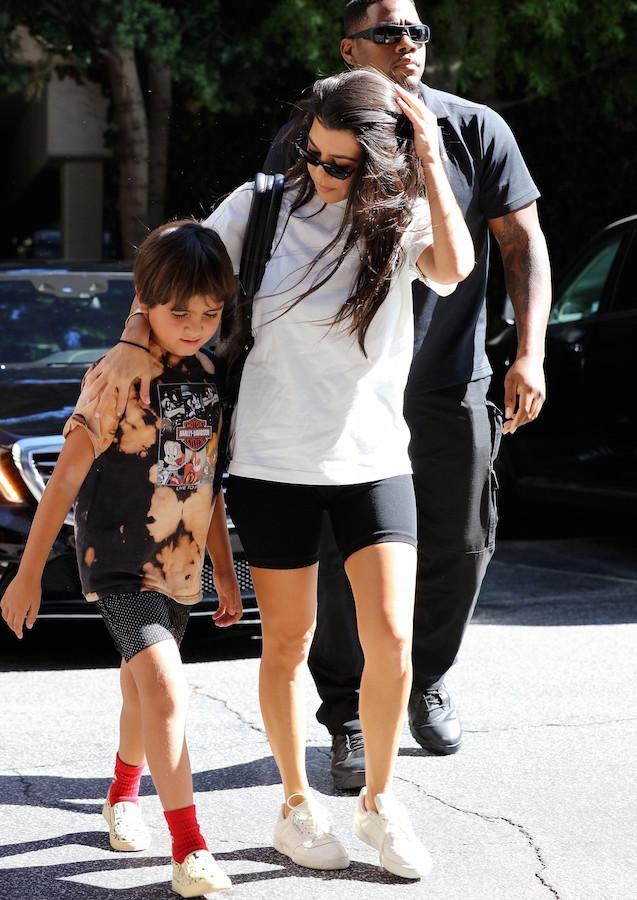 Kourtney Kardashian takes her son to his weekly art class