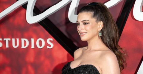 Photo of Anne Hathaway.