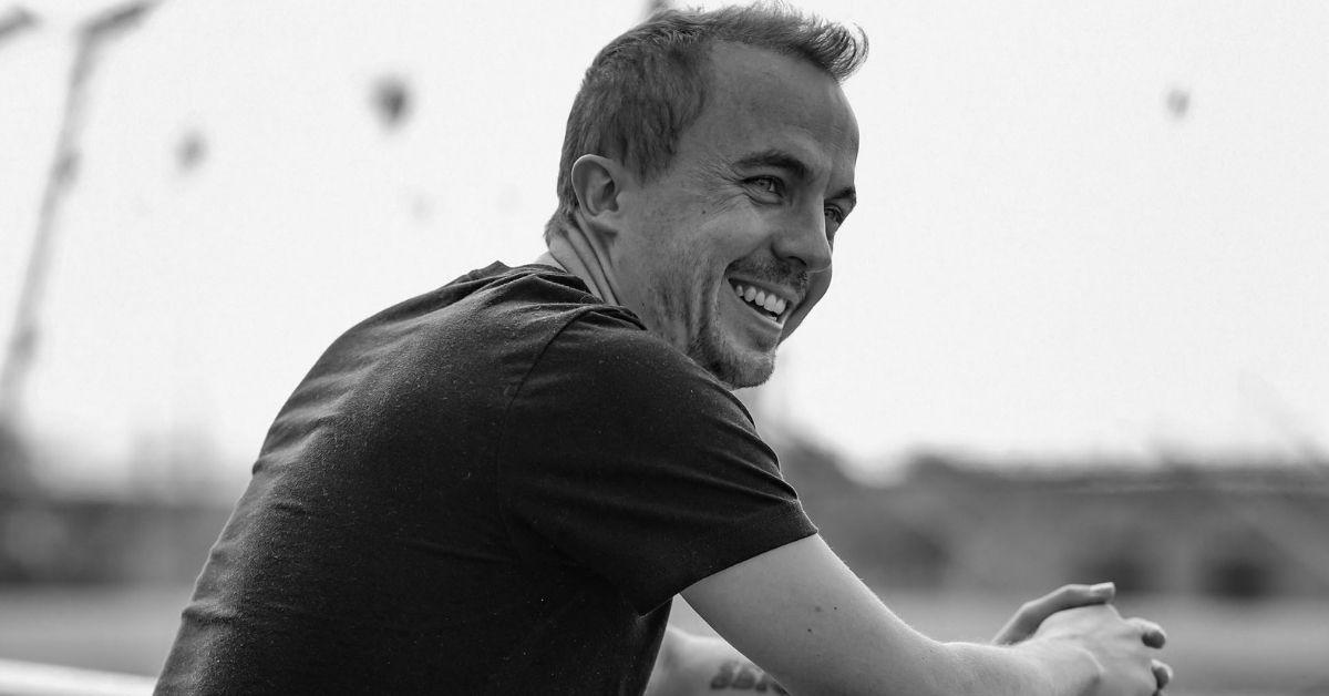 image of Frankie Muniz revealed that his falling out with Hilary Duff was partly because of problems with her mom.