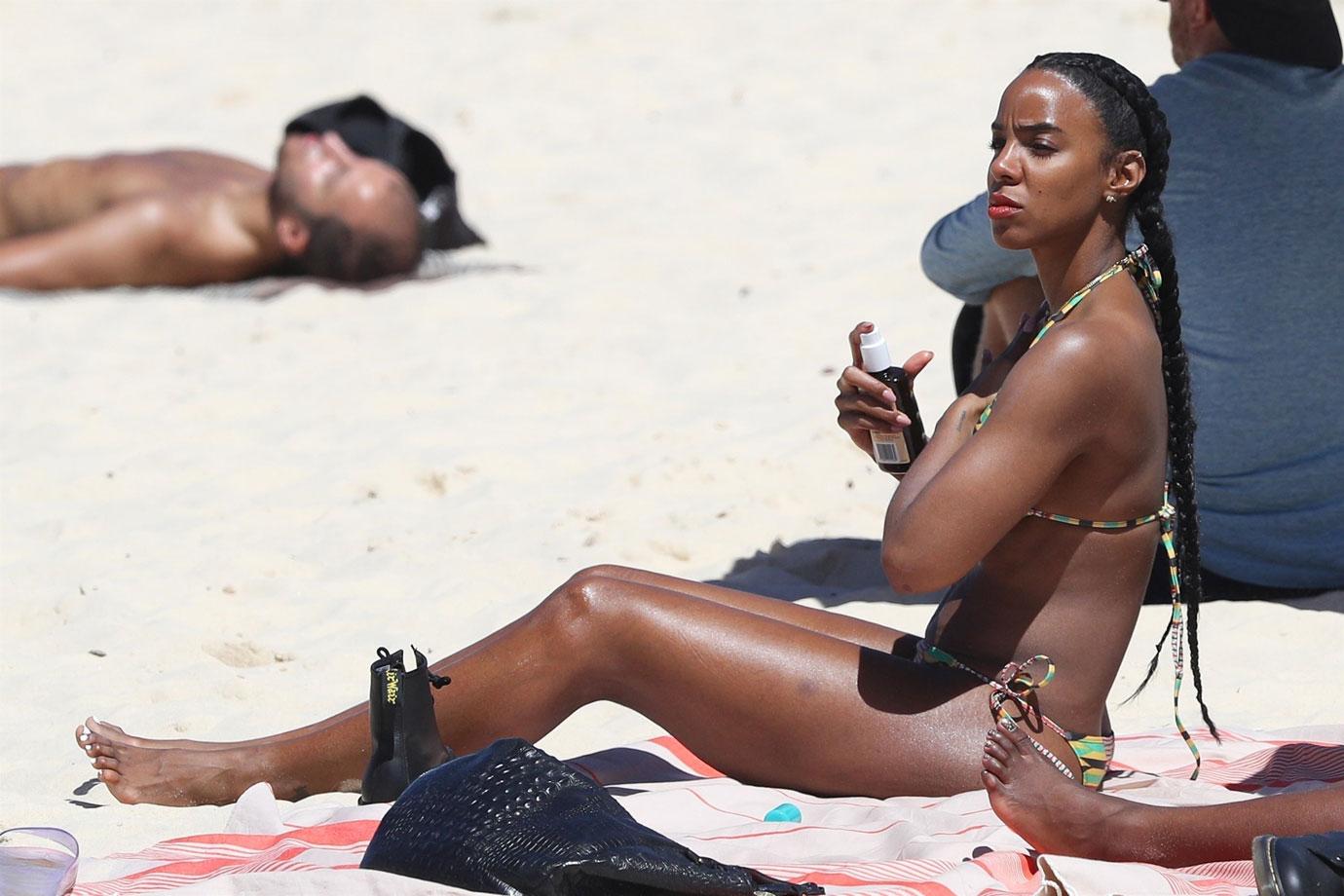 Kelly rowland beach body