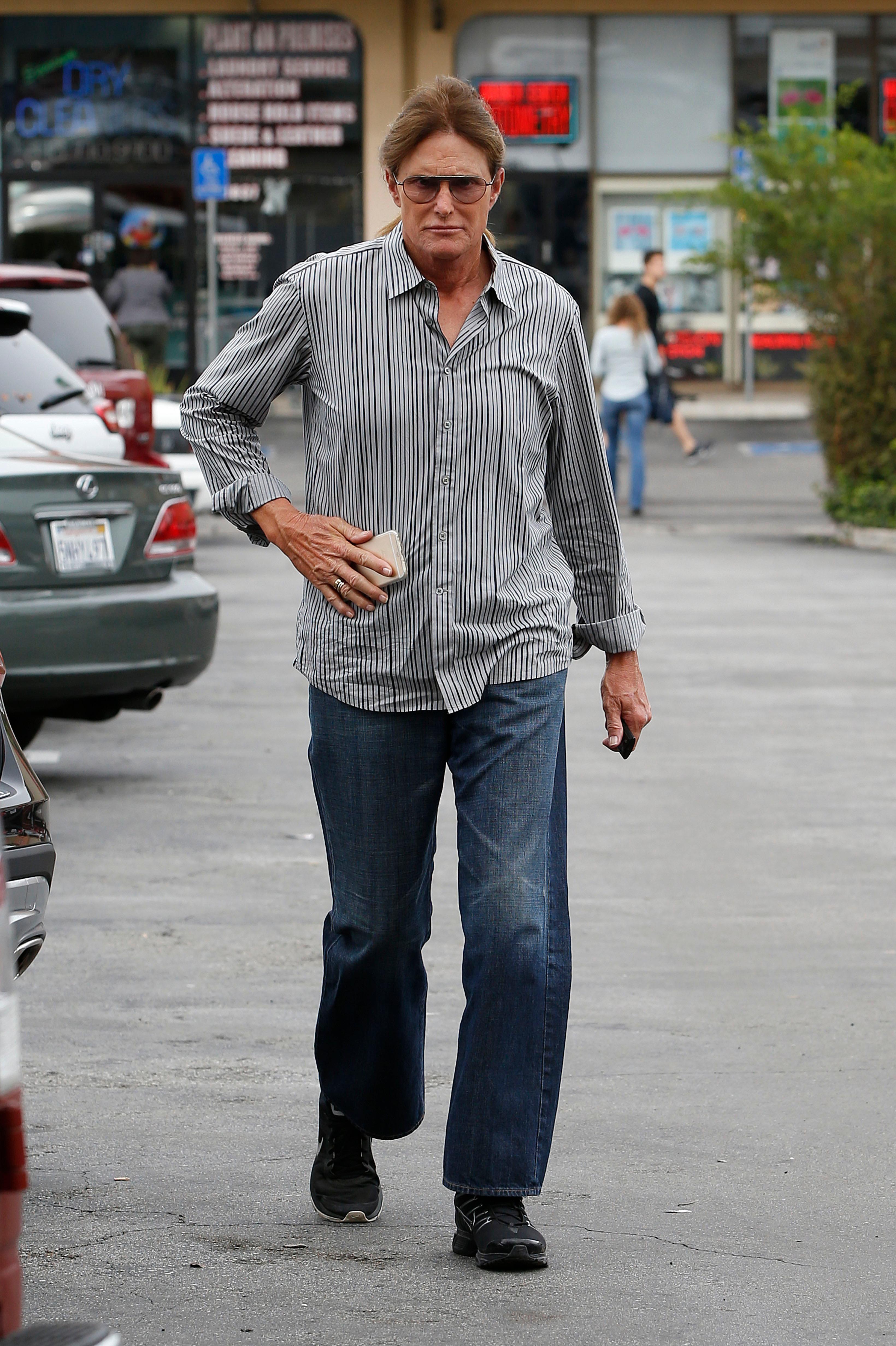 Bruce Jenner joins step daughters Kim, Khloe and Kourtney for lunch