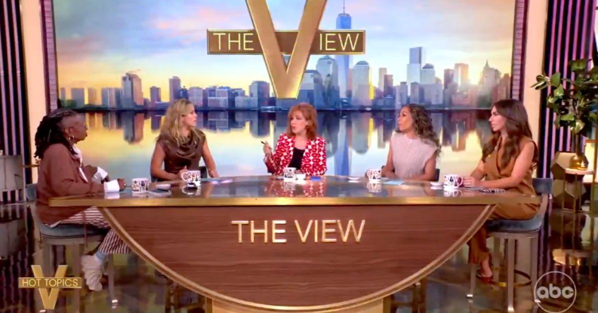 whoopi goldberg shockingly admits starring the view feel like