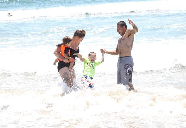 Kailyn lowry javi marroquin beach 04