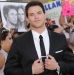 2010__07__Kellan_Lutz_July21newsne 148×150.jpg