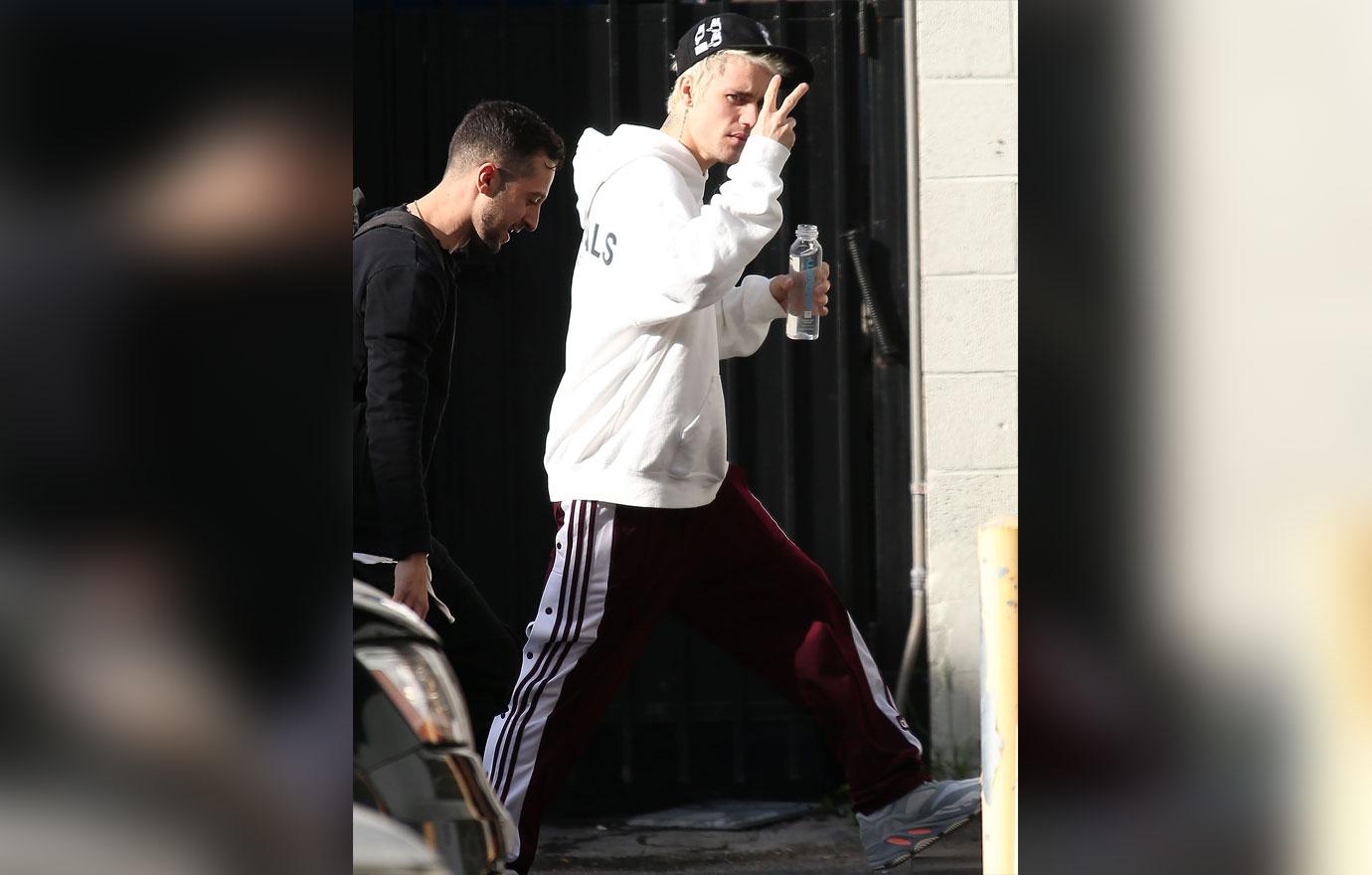 Justin Bieber Flashing The Peace Sign