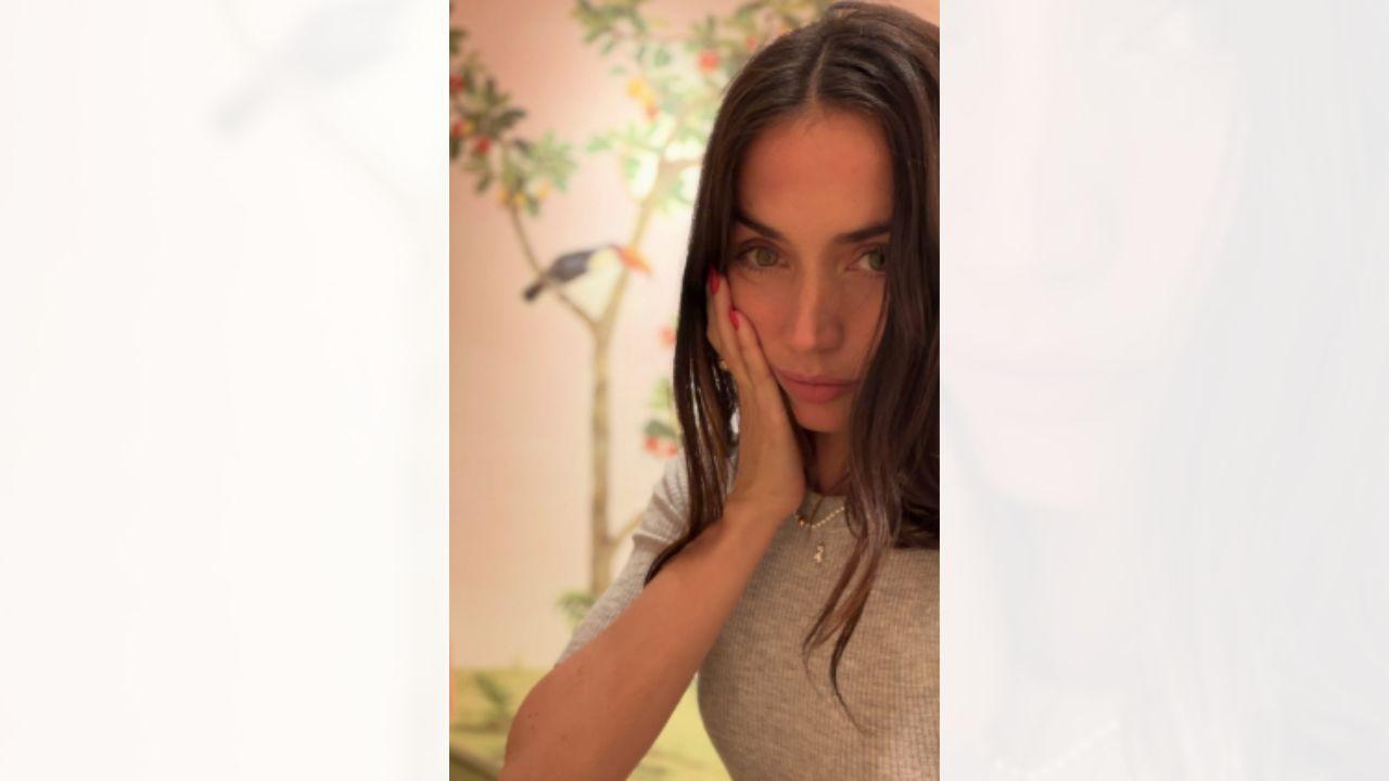 Image of Ana de Armas opted to put no caption on her photo dump. 