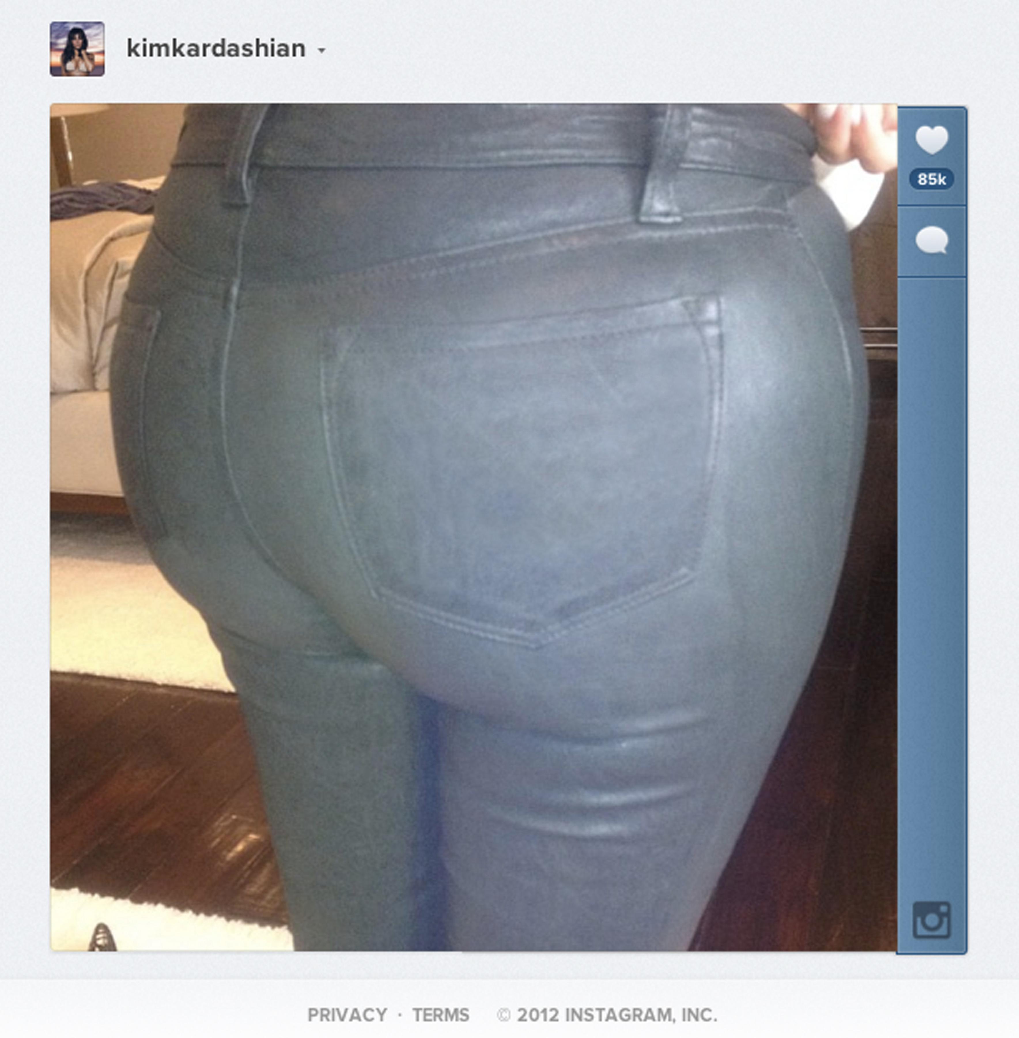 Kim Kardashian asks &#039;Does my bum look big in this?&#039;