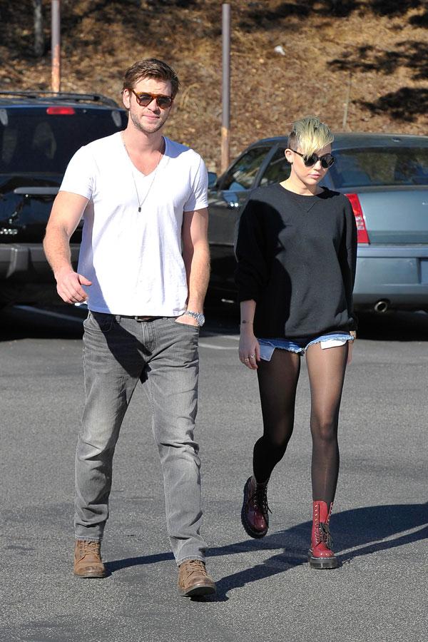 Miley cyrus liam hemsworth back together  akm 01