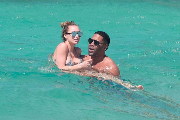 Shirtless Michael Strahan And Gf Kayla Quick Show Off Pda On Beach Vacation 
