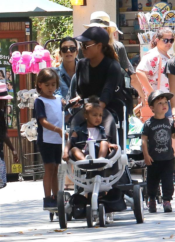 Kourtney kardashian kids outing5