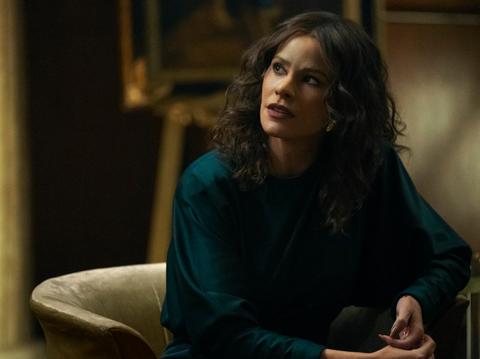 sofia vergara interrupts kelly clarkson transformation griselda looks slight