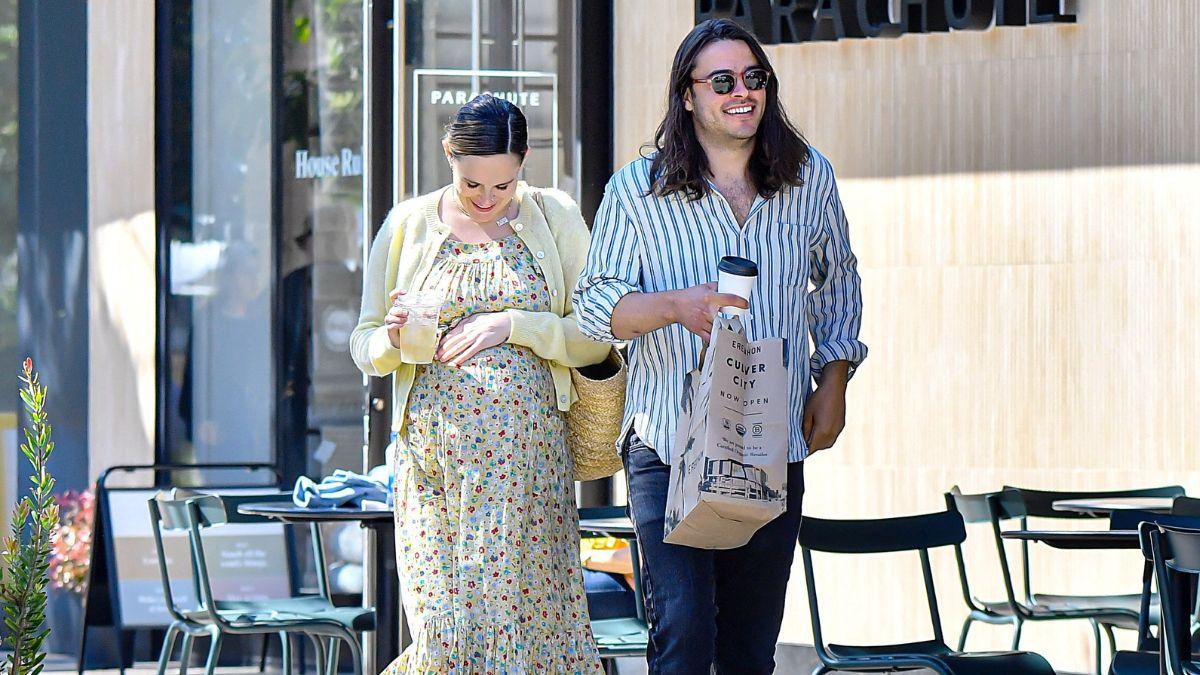 Image of Rumer Willis refuses to let her baby daddy bathe with their toddler.