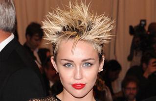 Miley cyrus8 teaser_319x206.jpg