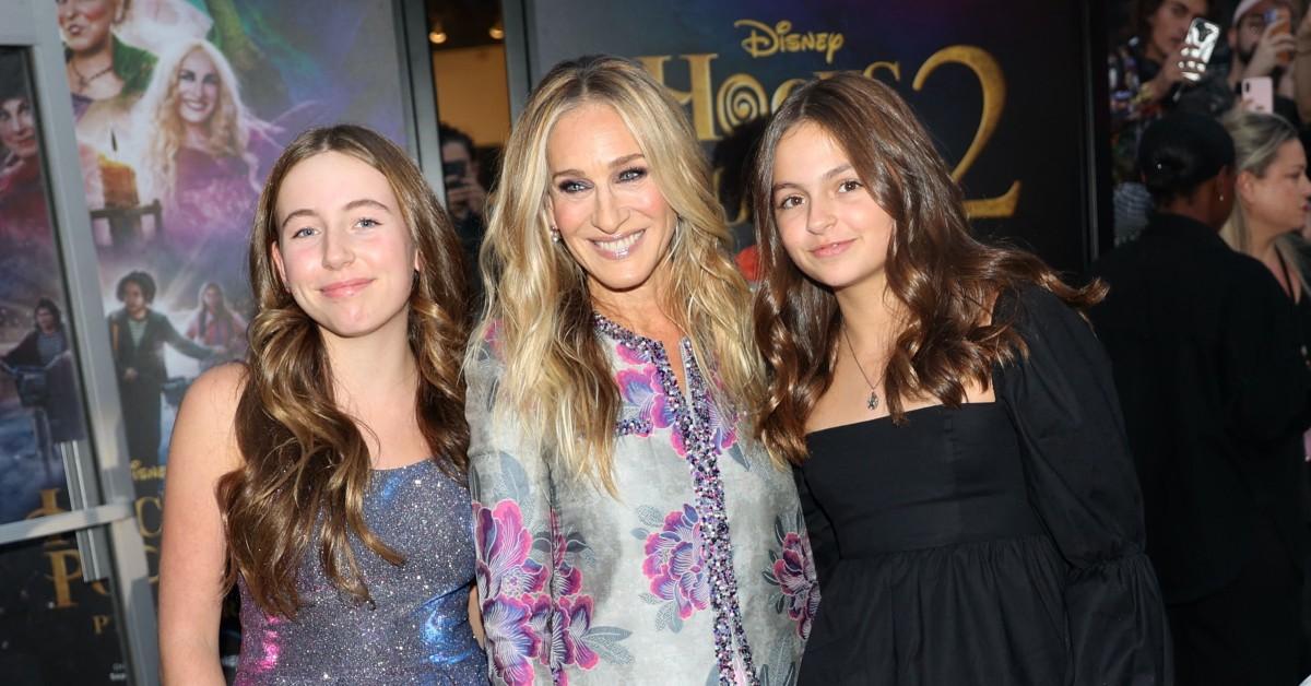 Sarah Jessica Parker Attends 'Hocus Pocus 2' Premiere With Daughters