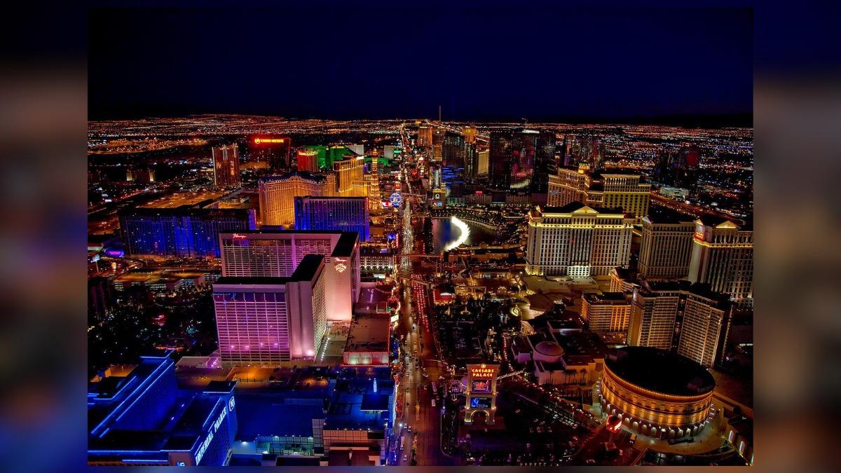 las vegas strip slot revenue tumbles again but regional casinos surge