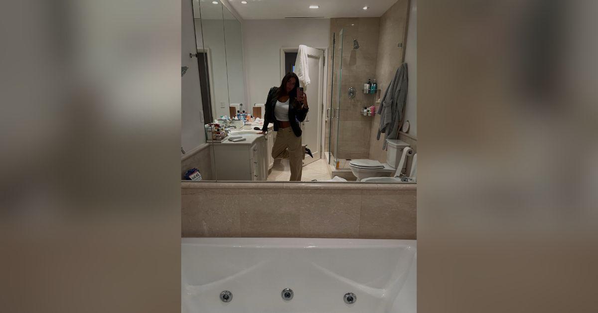 image of Lola Consuelos shared new Instagram photos featuring a stylish mirror selfie inside her New York City apartment.
