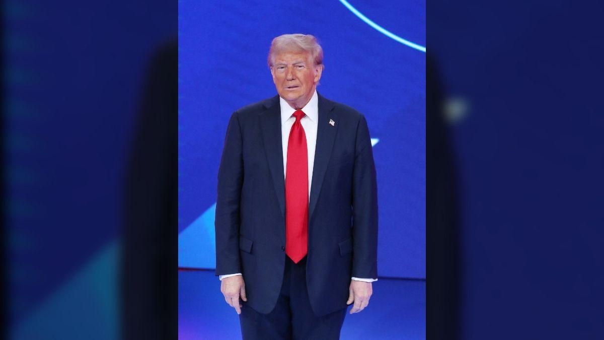 Photo of Donald Trump immediately 'smirked' after receiving boos at Madison Square Garden.