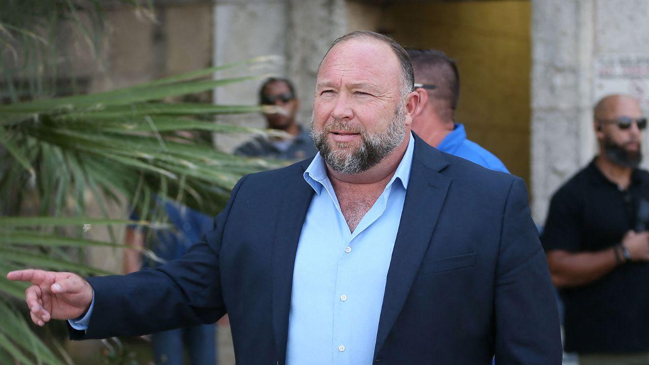 Image of Alex Jones appeared after calling for Donald Trump's removal from office.