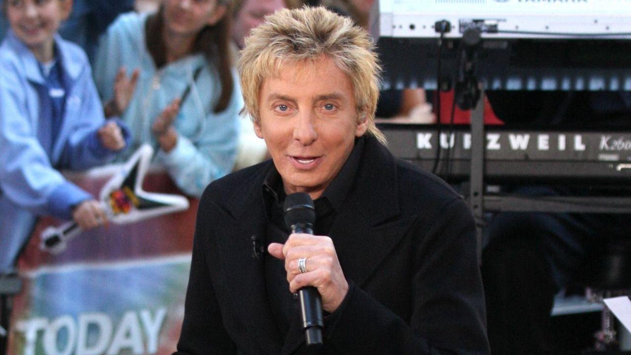 image of Barry Manilow revealed that his lung surgery affected his singing voice, leaving him uncertain about whether it will fully recover.