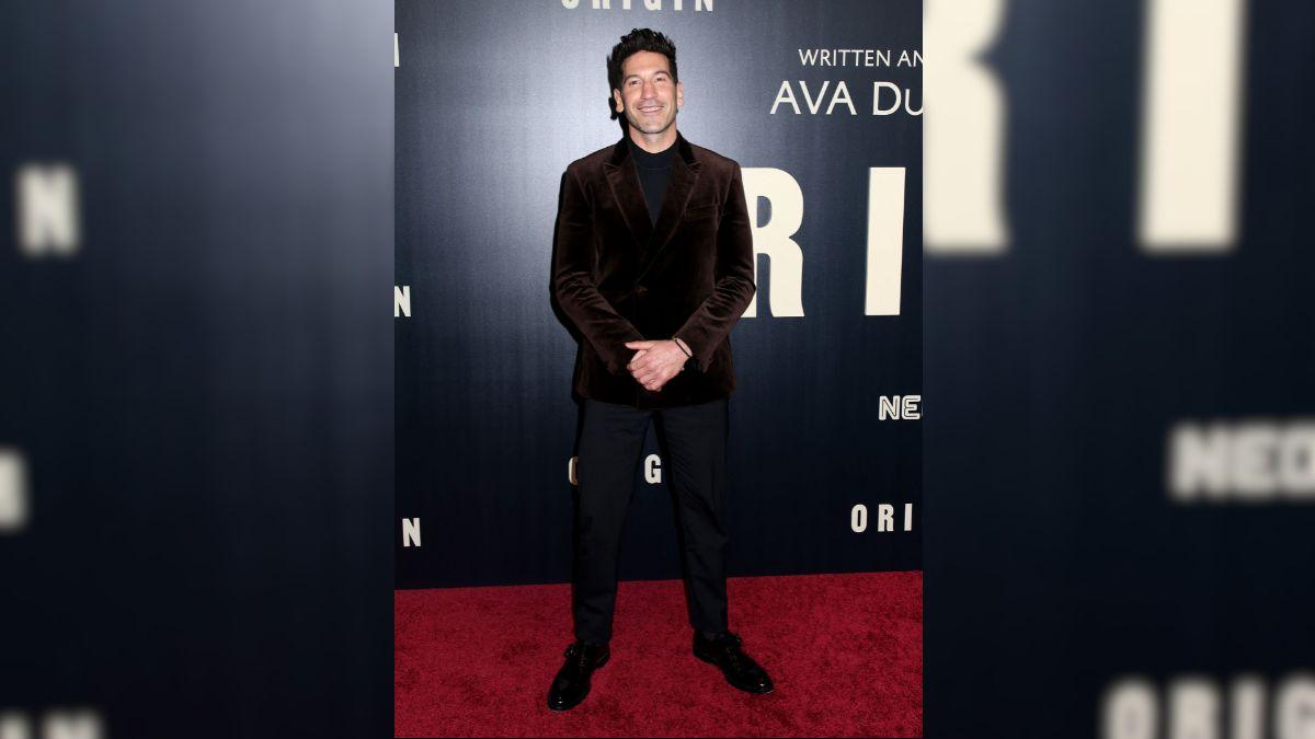 Image of Jon Bernthal supported Tom Holland after he threw up while filming 'Hot Ones.'