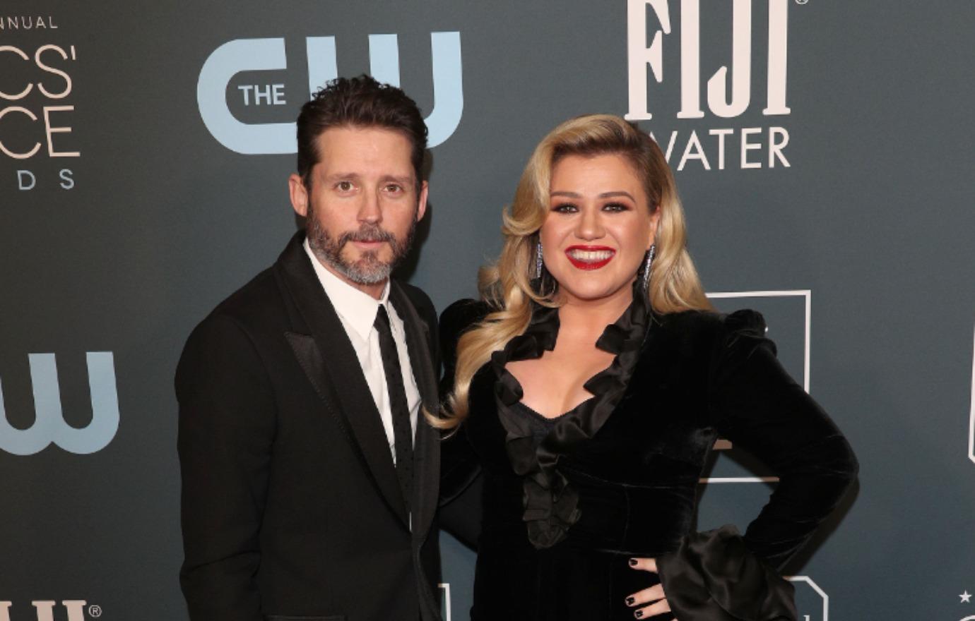 kelly clarkson quits the voice spend time children divorce