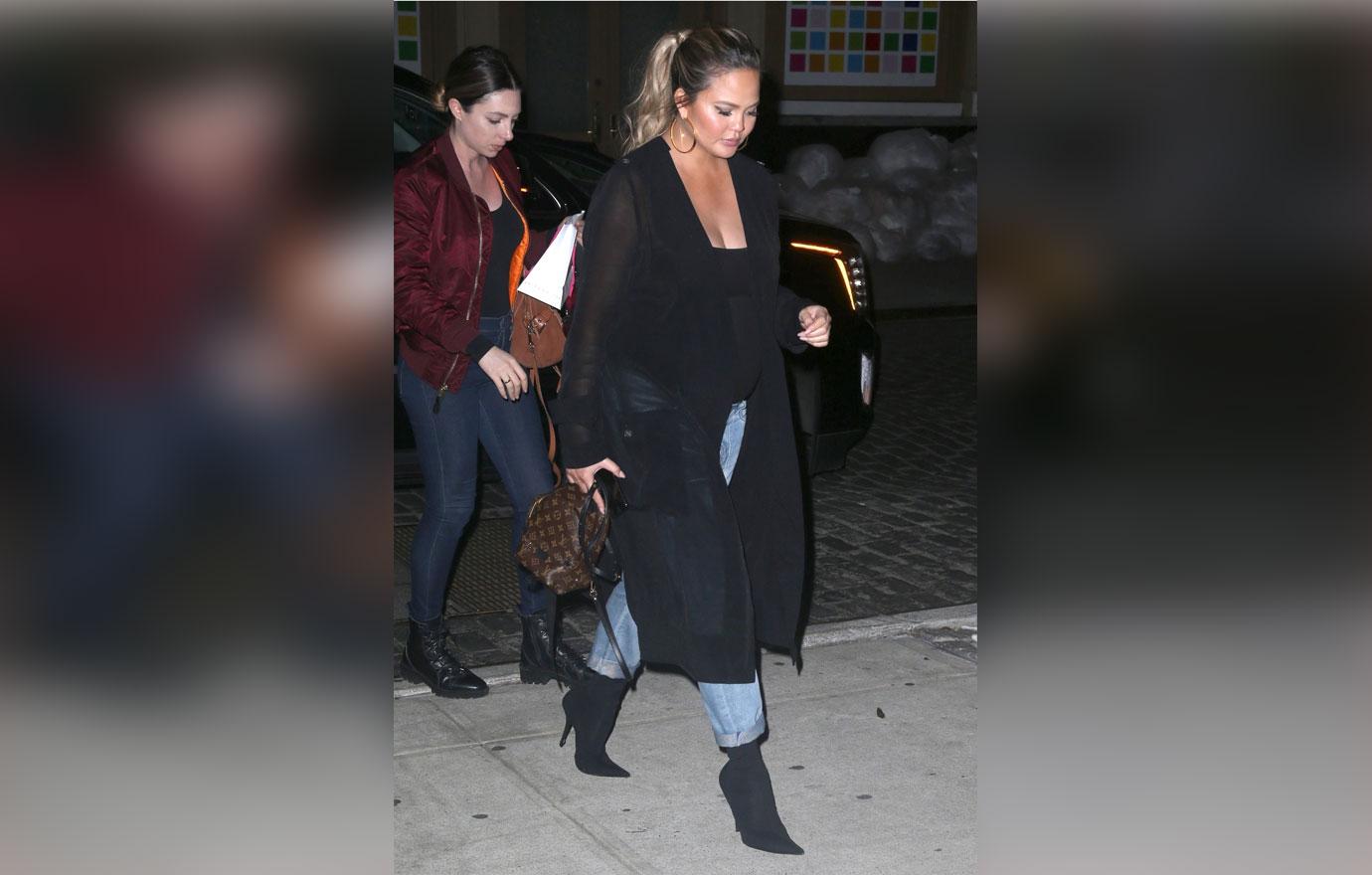 Chrissy teigen baby bump