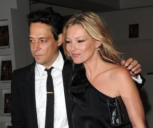 2011__02__Kate_Moss_Feb3 300×264.jpg