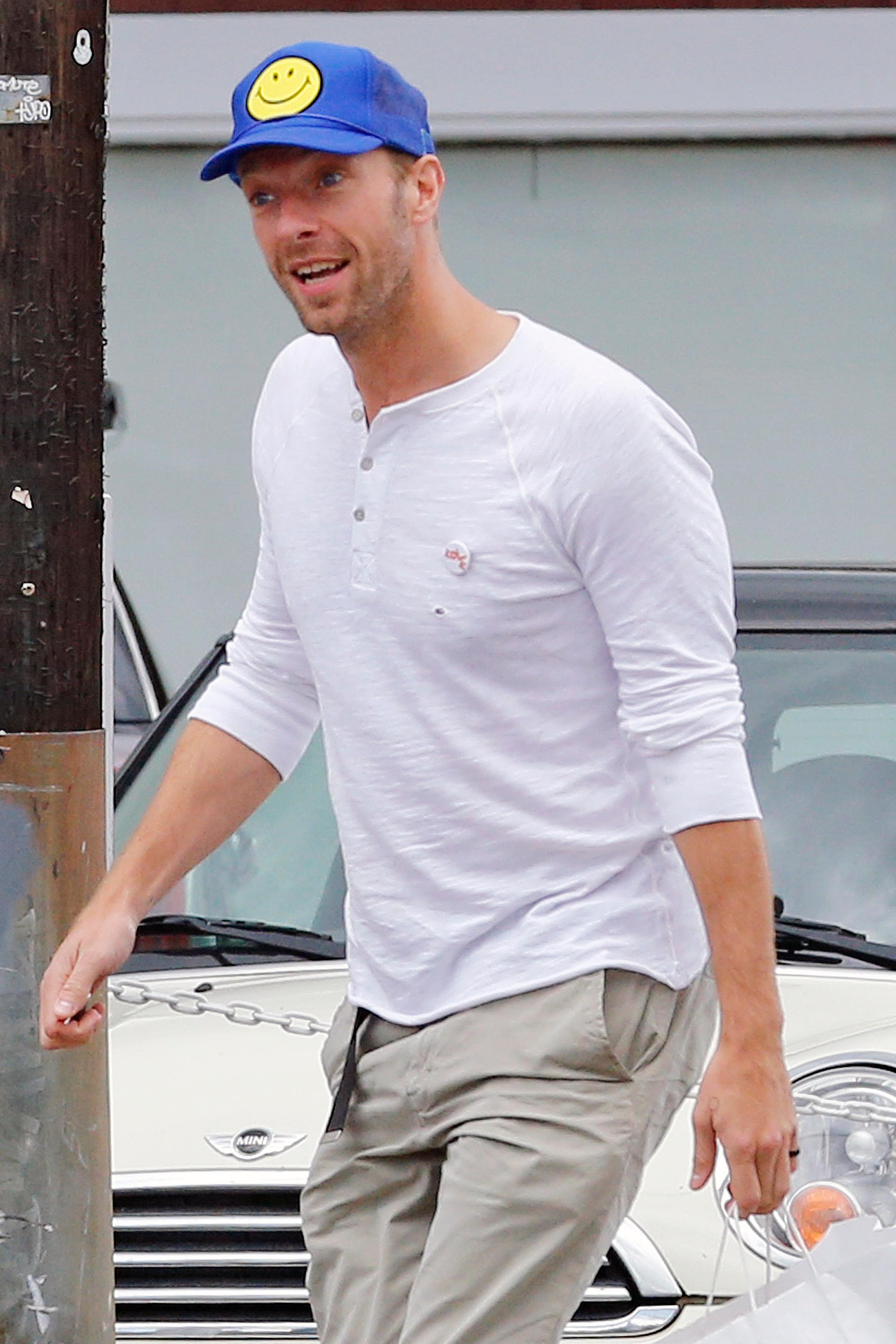 Chris Martin goes shopping at the country mart in Brentwood