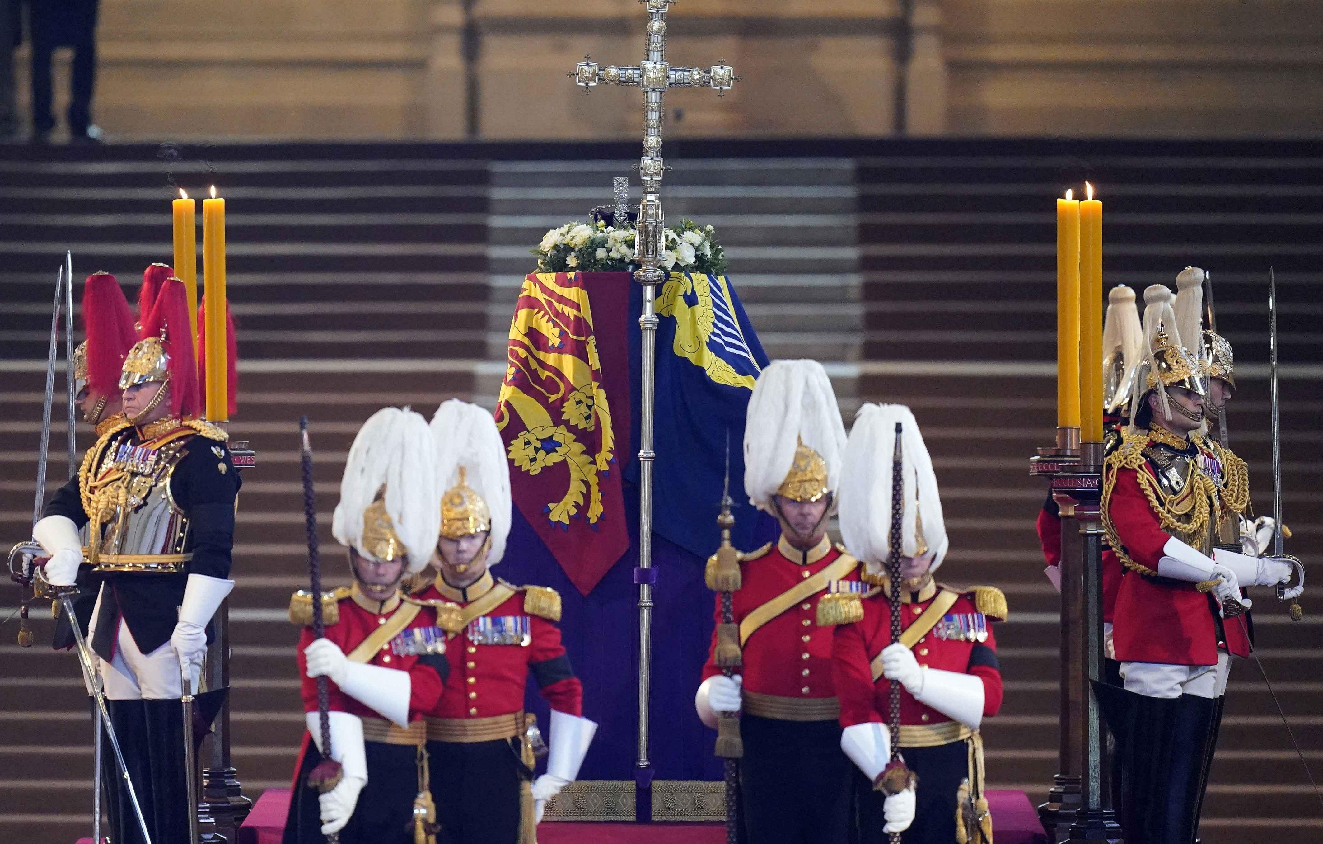 queen elizabeth iis guard falls royal podium